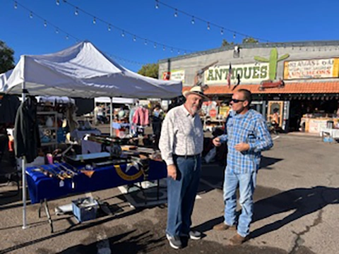 tent and shop in Cowgirl Country Antique parkinglot